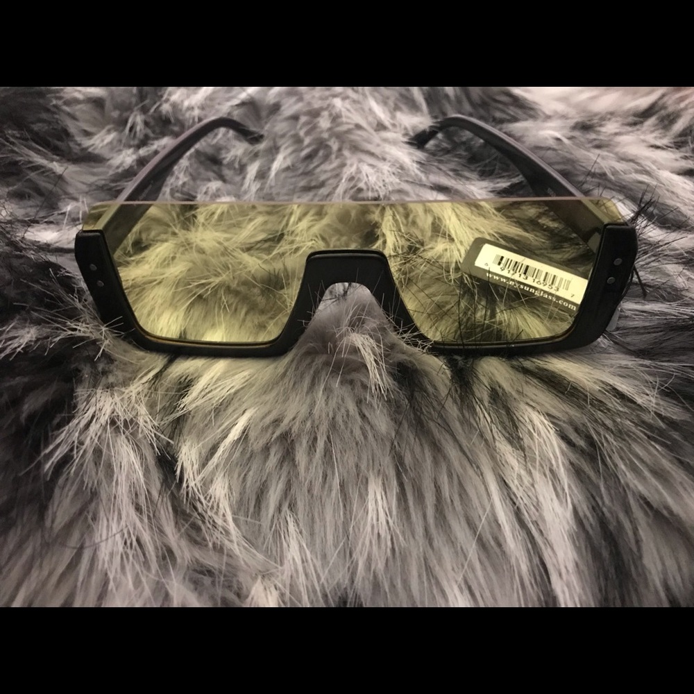 Sunglasses / shades